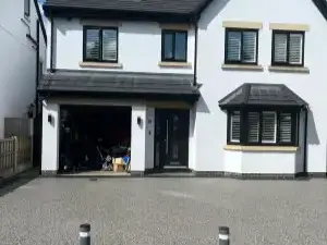 Completed resin bound stone driveways installation by Decorative Stone Driveways